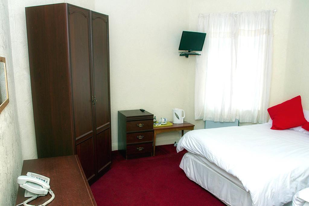 Fiorenzo Cazari Hotel Chester Room photo